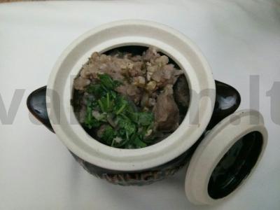 Su graikiniais riešutais troškinta ožkiena pagrindine nuotrauka