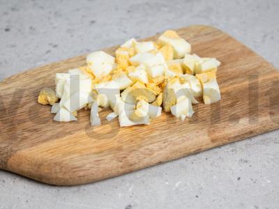Salotos su žuvies konservais, ryžiais ir kukurūzais Žingsnis 1