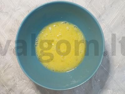 Pūkuotas omletas maišelyje. Žingsnis 1