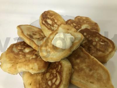 Ruginiai blyneliai pusryčiams pagrindine nuotrauka