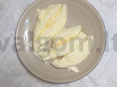 Pūkuotas omletas maišelyje. pagrindine nuotrauka