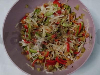 Klasikinės salotos su grybais, kopūstais ir saldžiąja paprika Žingsnis 2