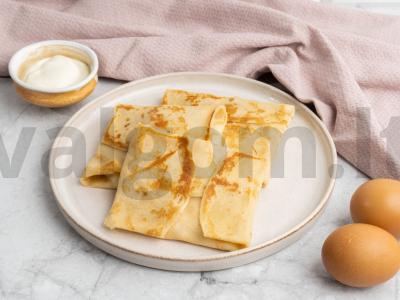 Blyneliai, įdaryti malta mėsa, kiaušiniais ir majonezu pagrindine nuotrauka