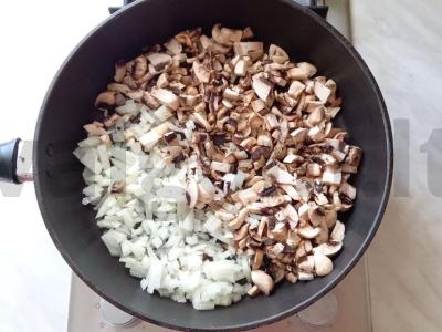 Originalios salotos su rūkyta krūtinėle ir grybais Žingsnis 3