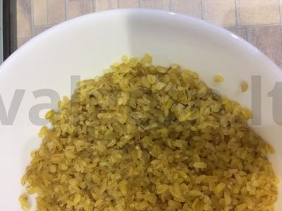 Papuoškite bulguru ir daržovėmis su prieskoniais Žingsnis 3