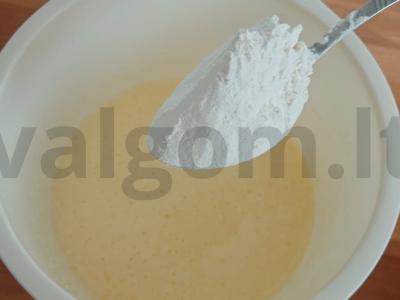 Kreminiai blyneliai ant kefyro Žingsnis 2