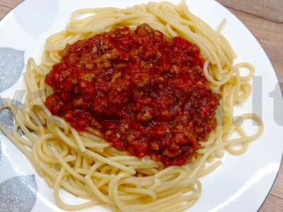 Spagečiai su mėsos Bolonijos padažu pagrindine nuotrauka