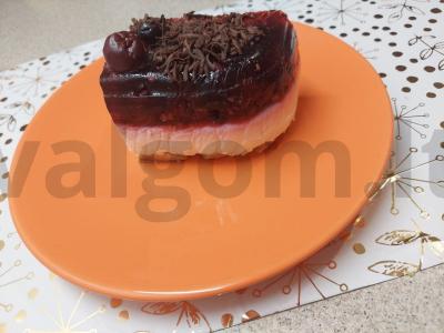 Uogų želė terina su jogurtu pagrindine nuotrauka