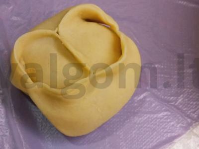 Choux tešlos pyragaičiai pagrindine nuotrauka