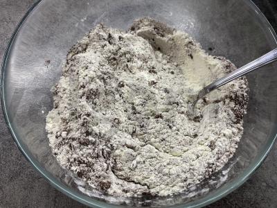 Tortas su šokoladiniu pyragu ir žemės riešutais Žingsnis 1