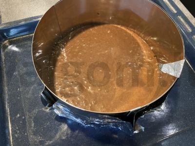 Tortas su šokoladiniu pyragu ir žemės riešutais Žingsnis 4