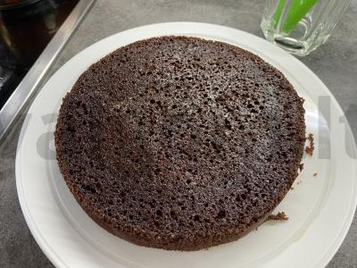 Tortas su šokoladiniu pyragu ir žemės riešutais Žingsnis 9