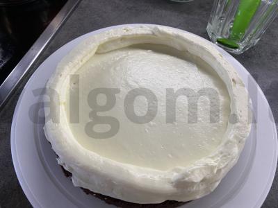 Tortas su šokoladiniu pyragu ir žemės riešutais Žingsnis 11