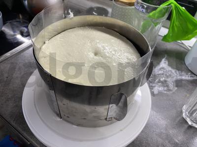 Tortas su šokoladiniu pyragu ir žemės riešutais Žingsnis 14