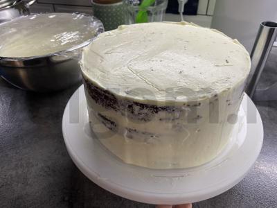 Tortas su šokoladiniu pyragu ir žemės riešutais Žingsnis 15