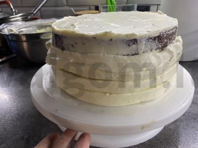 Tortas su šokoladiniu pyragu ir žemės riešutais Žingsnis 16