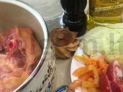 Barščiai ant vištienos sultinio su šviežiais kopūstais Žingsnis 1