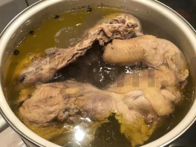 Barščiai ant vištienos sultinio su šviežiais kopūstais Žingsnis 2