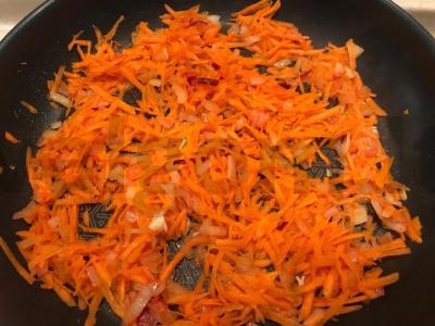 Barščiai ant vištienos sultinio su šviežiais kopūstais Žingsnis 4