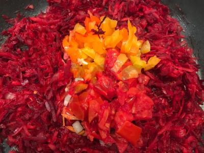 Barščiai ant vištienos sultinio su šviežiais kopūstais Žingsnis 6