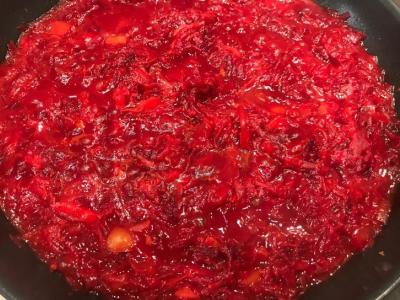 Barščiai ant vištienos sultinio su šviežiais kopūstais Žingsnis 7