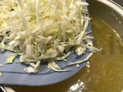 Barščiai ant vištienos sultinio su šviežiais kopūstais Žingsnis 8