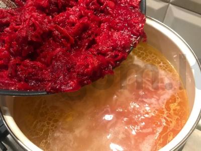 Barščiai ant vištienos sultinio su šviežiais kopūstais Žingsnis 9