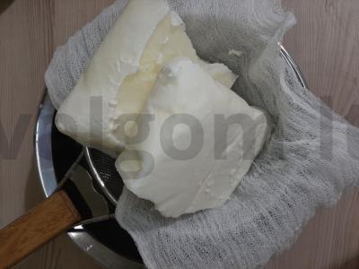 Sūrio varškė su krapais Žingsnis 1