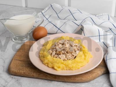 Bulvių košė su malta vištiena ir kiaušiniais pagrindine nuotrauka