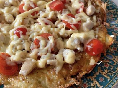 Bulvių pica su vištiena ir daržovėmis pagrindine nuotrauka