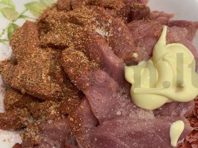 Kiaulienos guliašas, kokį gamindavome vaikystėje. Žingsnis 1