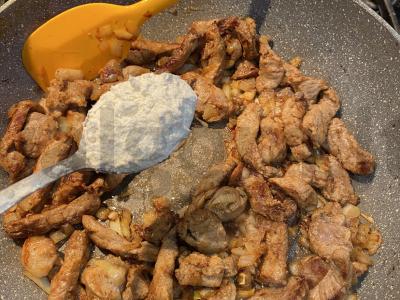 Kiaulienos guliašas, kokį gamindavome vaikystėje. Žingsnis 4