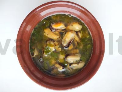 Marinuotos midijos su petražolėmis pagrindine nuotrauka