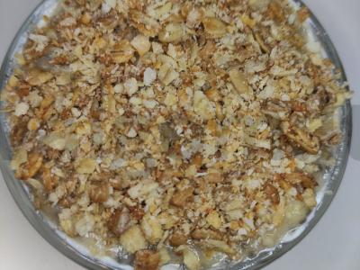 Desertas su bananais, chia sėklomis, musli ir riešutais pagrindine nuotrauka