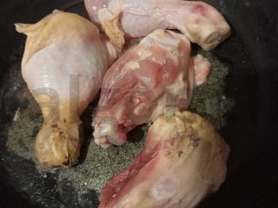 Vištienos šlaunelės daržovių padaže Žingsnis 1