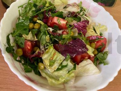 Šviežių daržovių salotos "Energy" su žirneliais Žingsnis 2