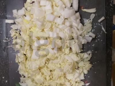 Švelnios salotos su raudona žuvimi ir kiaušinių blyneliais Žingsnis 2