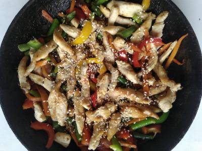 Aštri vištiena su daržovėmis ir sezamo sėklomis Žingsnis 3