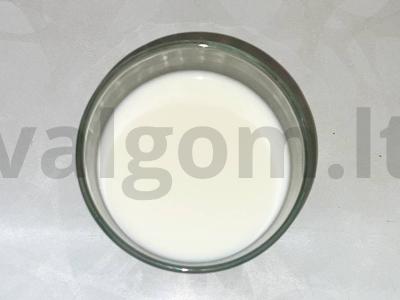 Pienas su česnakais, svogūnais ir medumi pagrindine nuotrauka