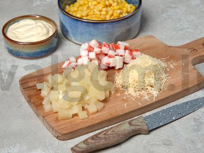 Lengvos salotos su kukurūzais ir ananasais Žingsnis 1