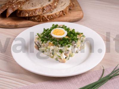 Rūkytos menkės salotos su ryžiais pagrindine nuotrauka