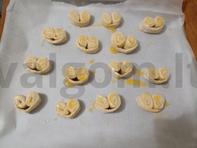 Sluoksniuotos tešlos sausainiai "Ausys" Žingsnis 3