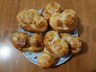 Sluoksniuotos tešlos sausainiai "Ausys" pagrindine nuotrauka