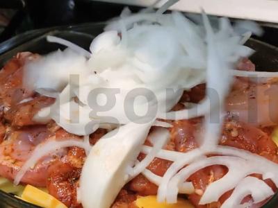 Aromatinga vištiena orkaitėje su bulvėmis ir svogūnais Žingsnis 4