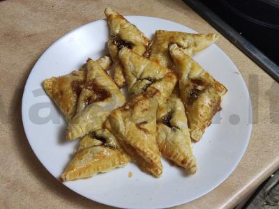 Skiltelės su uogiene pagrindine nuotrauka