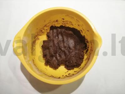 Šokoladiniai sausainiai ant žemės riešutų pastos Žingsnis 1
