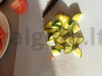 Graikiškos salotos su fetos sūriu be svogūnų Žingsnis 2