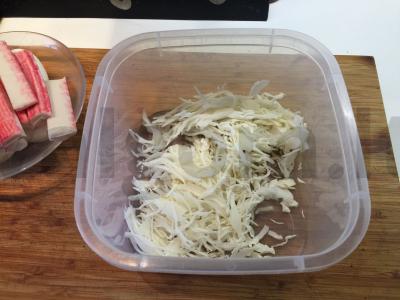 Salotos su krabų lazdelėmis ir baltaisiais kopūstais Žingsnis 3