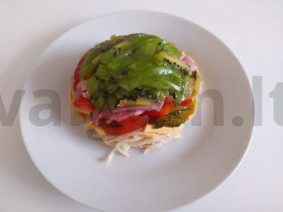 Kokteilinės salierų salotos su kiviais pagrindine nuotrauka