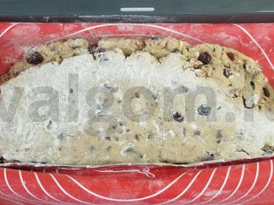 Skanus varškės tešlos pyragas su džiovintais vaisiais Žingsnis 4